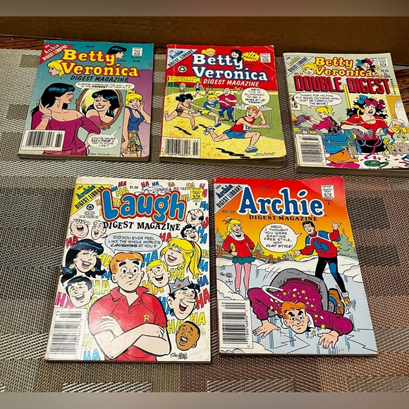 Lot of 2 ARCHIE and 3 BETTY & VERONICA Comic Digest
Magazines - 1992-93 - Picture 1 of 7